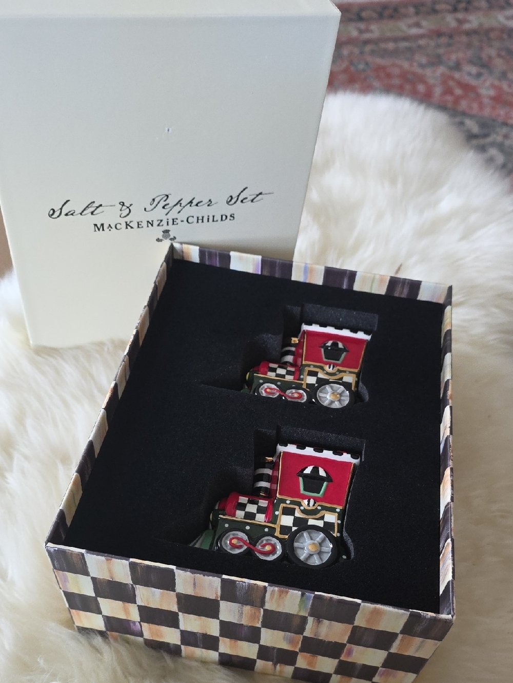 Adorable NWT IOB MacKenzie-Childs Christmas Train Salt & Pepper Set 💚🎄🎅🚄❤️